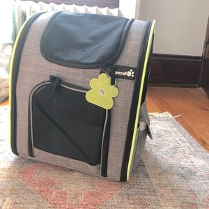 Pet backpack/carrier